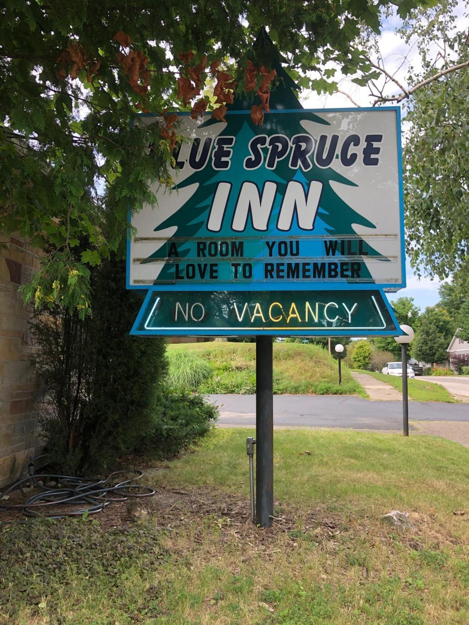 Ludington Blue Spruce Inn Kültér fotó